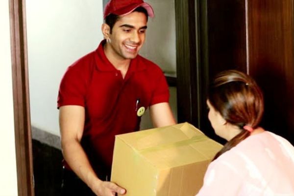 delivery boy deliver e-commerce package to lady